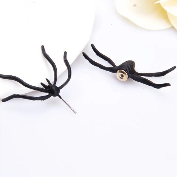 🎄3 for $23🎄 Black Spider Earrings ~ 1 Pair - Picture 2 of 4